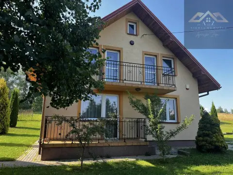 Dom na wsi z wyposażeniem i umeblowaniem — Tuchów