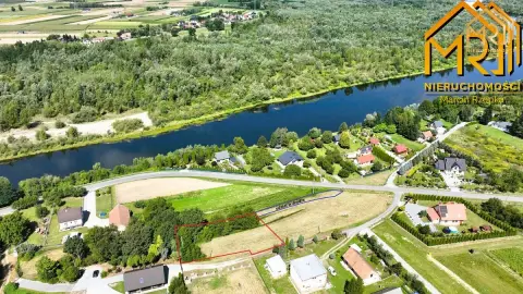 Działka budowlana z kawałkiem lasu – idealna równi — Pleśna