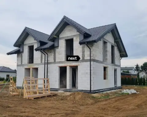 Nowy dom w zabudowie bliźniaczej w Łęgu Tarnowskim — Żabno