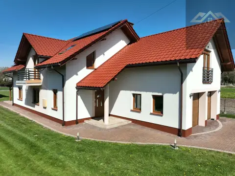 SOLIDNY DOM Z DUSZĄ KOMFORT NA LATA, NOWOCZESNE ROZWIĄZANIA, PRZEMYŚLANA PRZESTRZEŃ — Wojnicz
